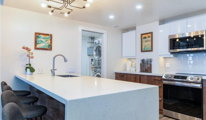 700 Richards Street,Honolulu,Hawaii,96813,2 Bedrooms Bedrooms,2 BathroomsBathrooms,Condo/Townhouse,Richards,11,18011068