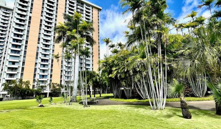 1555 Kapiolani Boulevard,Honolulu,Hawaii,96814,2 Bedrooms Bedrooms,2 BathroomsBathrooms,Condo/Townhouse,Kapiolani,8,17631361