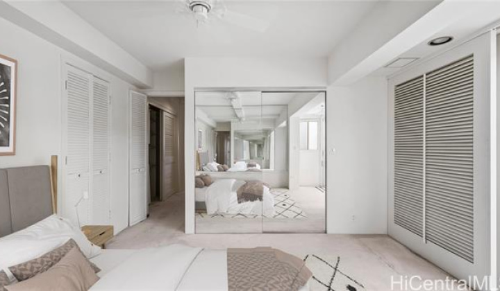 3015 Kalakaua Avenue,Honolulu,Hawaii,96815,2 Bedrooms Bedrooms,2 BathroomsBathrooms,Condo/Townhouse,Kalakaua,3,18015360