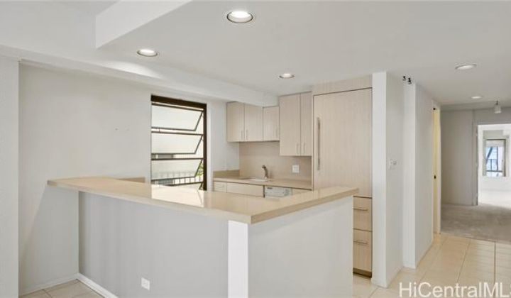 3015 Kalakaua Avenue,Honolulu,Hawaii,96815,2 Bedrooms Bedrooms,2 BathroomsBathrooms,Condo/Townhouse,Kalakaua,3,18015360