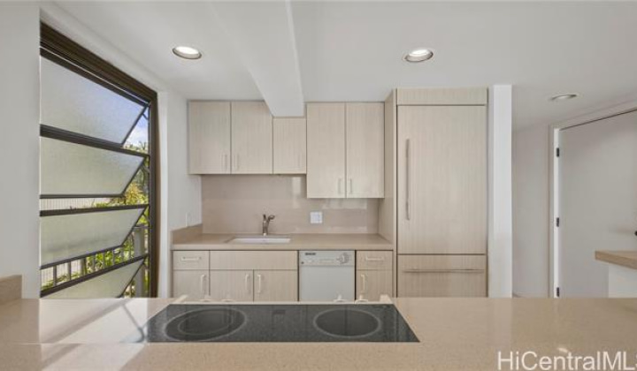 3015 Kalakaua Avenue,Honolulu,Hawaii,96815,2 Bedrooms Bedrooms,2 BathroomsBathrooms,Condo/Townhouse,Kalakaua,3,18015360