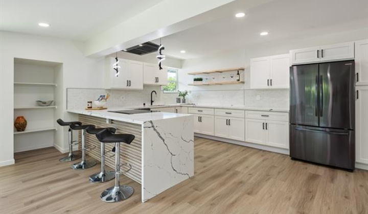 370 Hind Drive,Honolulu,Hawaii,96821,3 Bedrooms Bedrooms,2 BathroomsBathrooms,Single family,Hind,18015361
