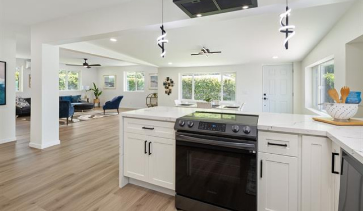370 Hind Drive,Honolulu,Hawaii,96821,3 Bedrooms Bedrooms,2 BathroomsBathrooms,Single family,Hind,18015361