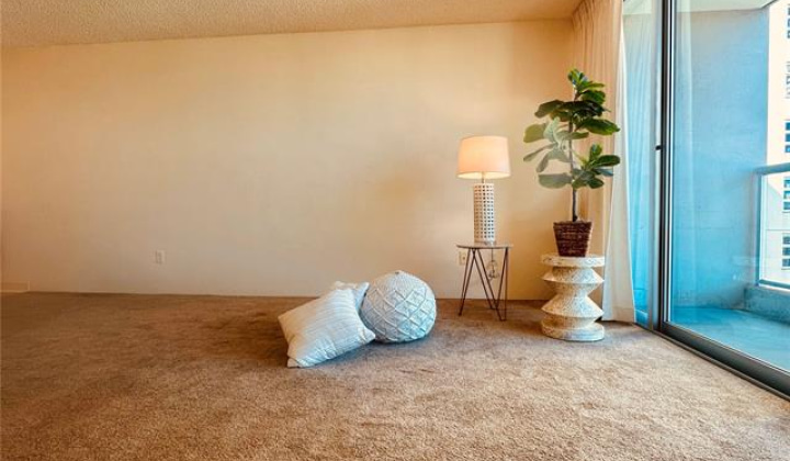 1448 Young Street,Honolulu,Hawaii,96814,2 Bedrooms Bedrooms,1 BathroomBathrooms,Condo/Townhouse,Young,14,18017878