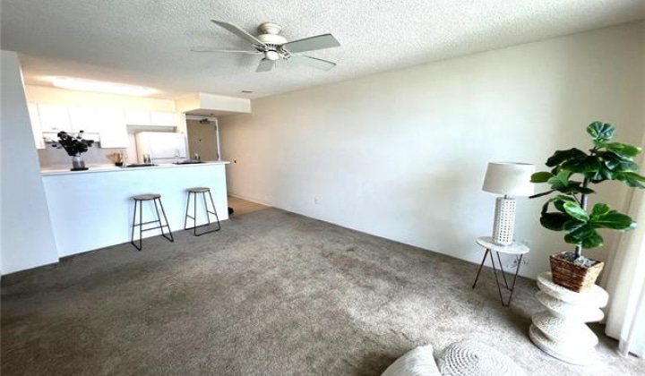 1448 Young Street,Honolulu,Hawaii,96814,2 Bedrooms Bedrooms,1 BathroomBathrooms,Condo/Townhouse,Young,14,18017878