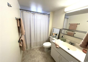 1448 Young Street,Honolulu,Hawaii,96814,2 Bedrooms Bedrooms,1 BathroomBathrooms,Condo/Townhouse,Young,14,18017878