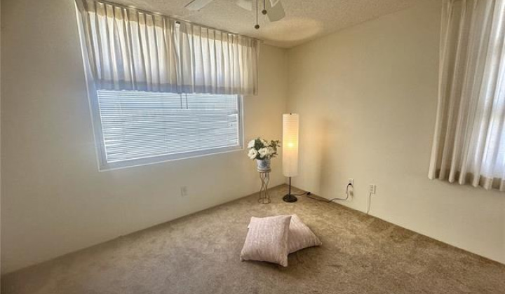 1448 Young Street,Honolulu,Hawaii,96814,2 Bedrooms Bedrooms,1 BathroomBathrooms,Condo/Townhouse,Young,14,18017878