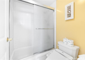 2240 Kuhio Avenue,Honolulu,Hawaii,96815,1 Bedroom Bedrooms,1 BathroomBathrooms,Condo/Townhouse,Kuhio,20,18018564