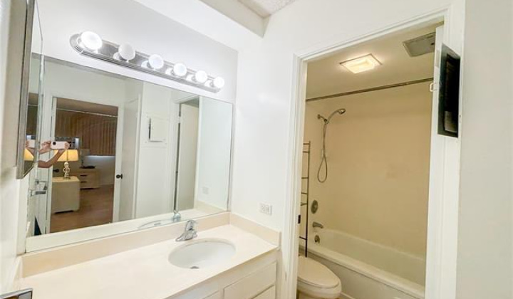2240 Kuhio Avenue,Honolulu,Hawaii,96815,1 Bedroom Bedrooms,1 BathroomBathrooms,Condo/Townhouse,Kuhio,25,18021142