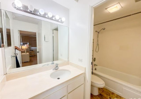 2240 Kuhio Avenue,Honolulu,Hawaii,96815,1 Bedroom Bedrooms,1 BathroomBathrooms,Condo/Townhouse,Kuhio,25,18021142