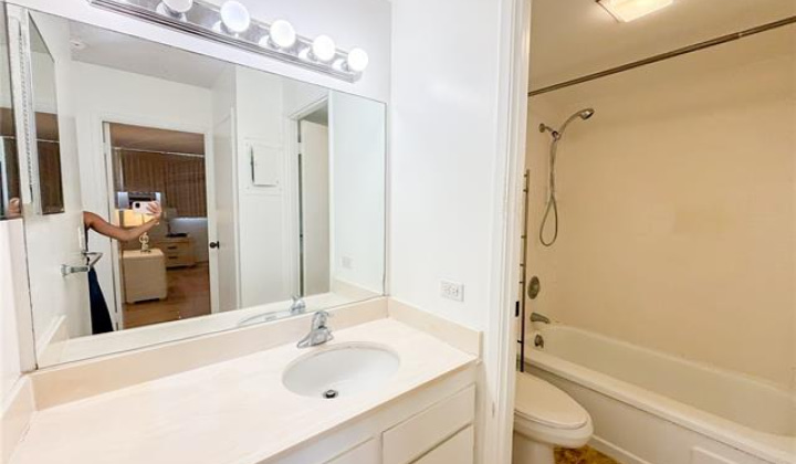 2240 Kuhio Avenue,Honolulu,Hawaii,96815,1 Bedroom Bedrooms,1 BathroomBathrooms,Condo/Townhouse,Kuhio,25,18021142