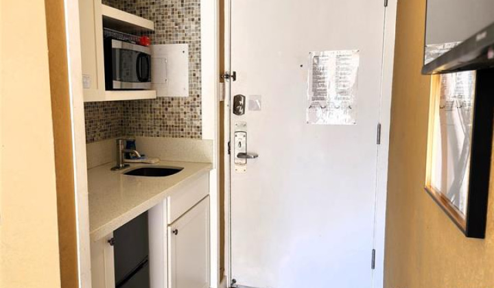 444 Kanakapolei Street,Honolulu,Hawaii,96815,1 BathroomBathrooms,Condo/Townhouse,Kanakapolei,9,18492391