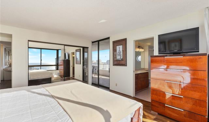 1910 Ala Moana Boulevard,Honolulu,Hawaii,96815,2 Bedrooms Bedrooms,2 BathroomsBathrooms,Condo/Townhouse,Ala Moana,39,18493612