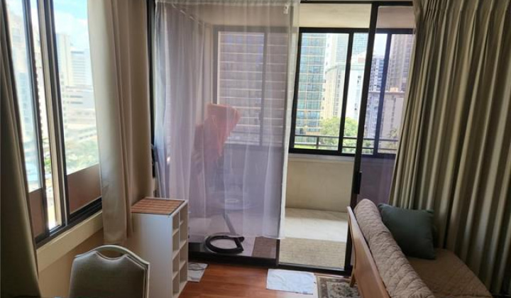 2410 Cleghorn Street,Honolulu,Hawaii,96815,1 Bedroom Bedrooms,1 BathroomBathrooms,Condo/Townhouse,Cleghorn,15,18027901