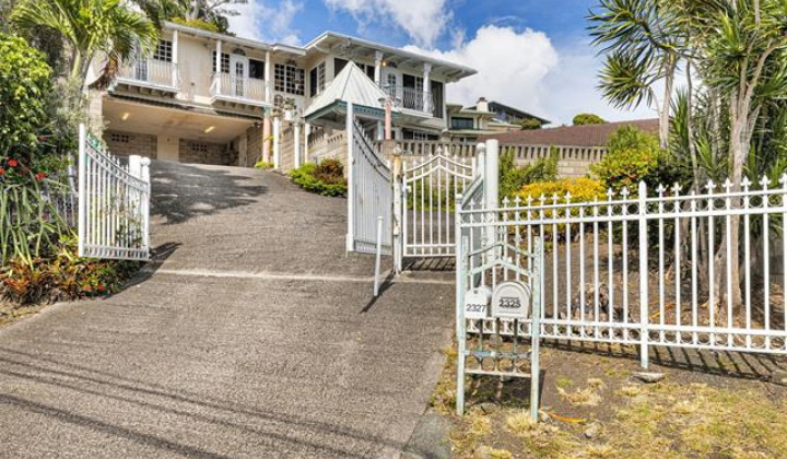 2325/2327 Round Top Drive,Honolulu,Hawaii,96822,5 ベッドルーム ベッドルーム,3 バスルームバスルーム,一戸建て,Round Top,18028518