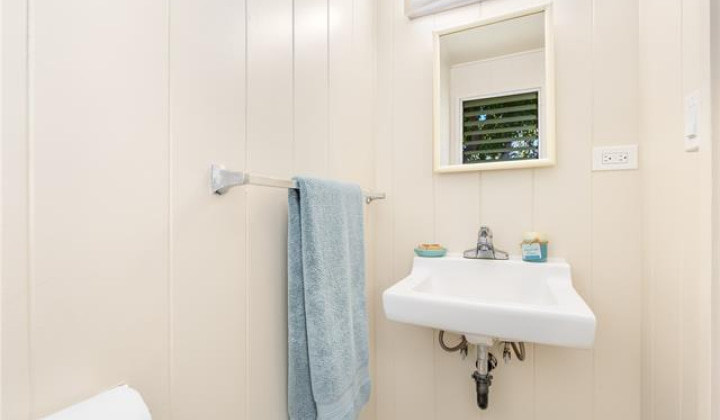 1305 Ainapua Street,Honolulu,Hawaii,96819,3 Bedrooms Bedrooms,2 BathroomsBathrooms,Single family,Ainapua,18030740