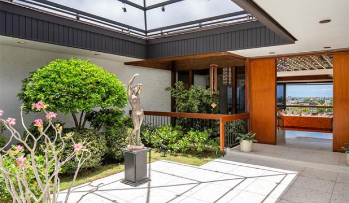 3869 Pokapahu Place,Honolulu,Hawaii,96816,5 Bedrooms Bedrooms,5 BathroomsBathrooms,Single family,Pokapahu,18033626