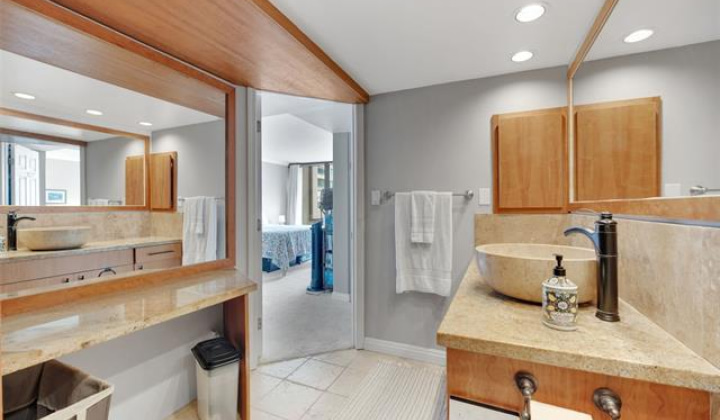 581 Kamoku Street,Honolulu,Hawaii,96826,2 Bedrooms Bedrooms,2 BathroomsBathrooms,Condo/Townhouse,Kamoku,24,18034196