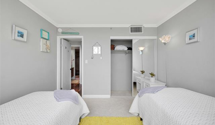581 Kamoku Street,Honolulu,Hawaii,96826,2 Bedrooms Bedrooms,2 BathroomsBathrooms,Condo/Townhouse,Kamoku,24,18034196