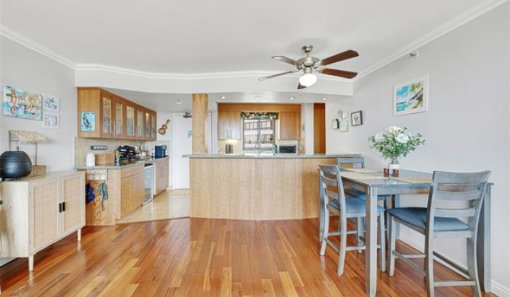581 Kamoku Street,Honolulu,Hawaii,96826,2 Bedrooms Bedrooms,2 BathroomsBathrooms,Condo/Townhouse,Kamoku,24,18034196