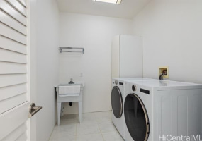 875 Ikena Circle,Honolulu,Hawaii,96821,5 ベッドルーム ベッドルーム,5 バスルームバスルーム,一戸建て,Ikena,18036938