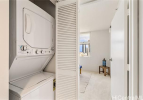 1448 Young Street,Honolulu,Hawaii,96814,2 Bedrooms Bedrooms,1 BathroomBathrooms,Condo/Townhouse,Young,18,18043974