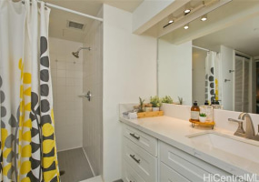 1024 Spencer Street,Honolulu,Hawaii,96822,1 Bedroom Bedrooms,1 BathroomBathrooms,Condo/Townhouse,Spencer,12,17662367