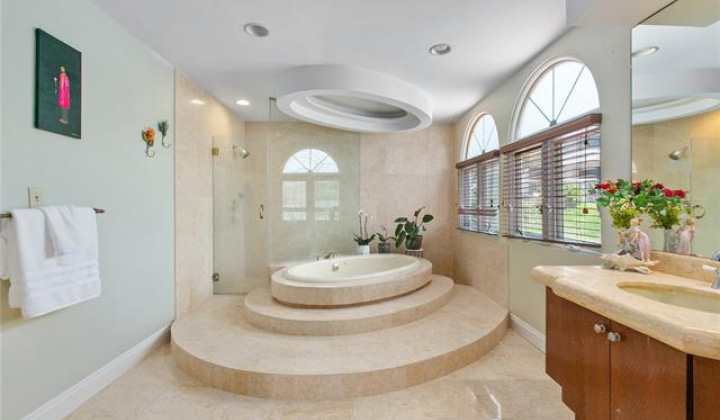 96 Moaniala Place,Honolulu,Hawaii,96821,3 Bedrooms Bedrooms,2 BathroomsBathrooms,Single family,Moaniala,18059105