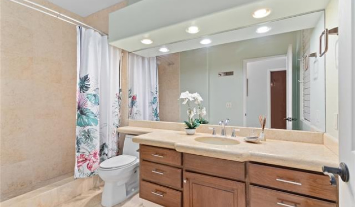 96 Moaniala Place,Honolulu,Hawaii,96821,3 Bedrooms Bedrooms,2 BathroomsBathrooms,Single family,Moaniala,18059105