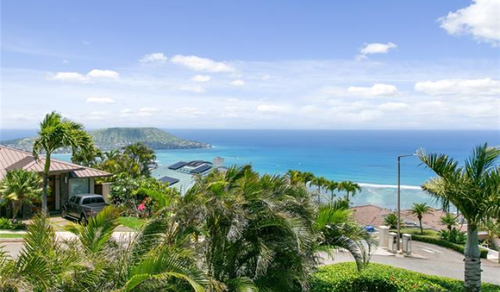 96 Moaniala Place,Honolulu,Hawaii,96821,3 Bedrooms Bedrooms,2 BathroomsBathrooms,Single family,Moaniala,18059105