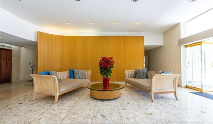 999 Wilder Avenue,Honolulu,Hawaii,96822,2 ベッドルーム ベッドルーム,2 バスルームバスルーム,コンド / タウンハウス,Wilder,7,18059824