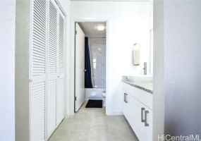 2240 Kuhio Avenue,Honolulu,Hawaii,96815,1 Bedroom Bedrooms,1 BathroomBathrooms,Condo/Townhouse,Kuhio,10,18061379
