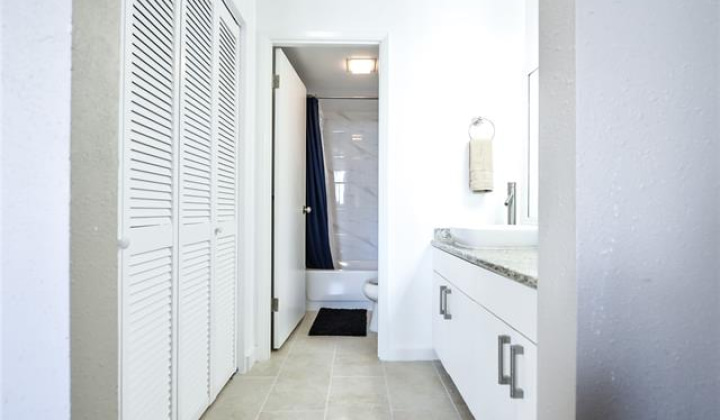 2240 Kuhio Avenue,Honolulu,Hawaii,96815,1 Bedroom Bedrooms,1 BathroomBathrooms,Condo/Townhouse,Kuhio,10,18061379