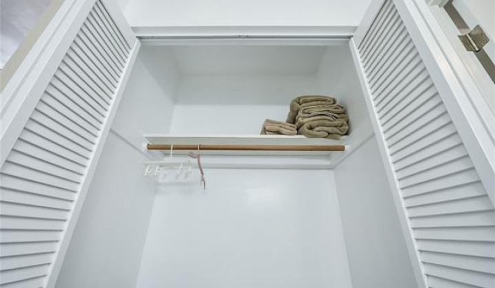 2240 Kuhio Avenue,Honolulu,Hawaii,96815,1 Bedroom Bedrooms,1 BathroomBathrooms,Condo/Townhouse,Kuhio,10,18061379