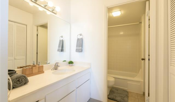 2240 Kuhio Avenue,Honolulu,Hawaii,96815,1 Bedroom Bedrooms,1 BathroomBathrooms,Condo/Townhouse,Kuhio,28,18061474