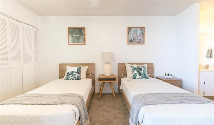 2240 Kuhio Avenue,Honolulu,Hawaii,96815,1 Bedroom Bedrooms,1 BathroomBathrooms,Condo/Townhouse,Kuhio,28,18061474