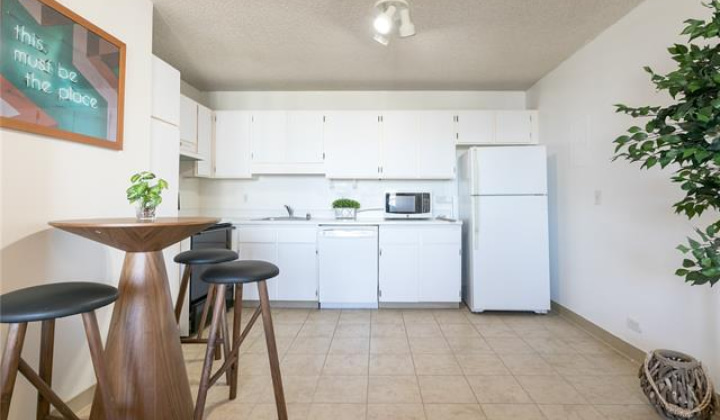 2240 Kuhio Avenue,Honolulu,Hawaii,96815,1 Bedroom Bedrooms,1 BathroomBathrooms,Condo/Townhouse,Kuhio,28,18061474