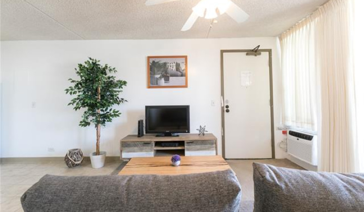 2240 Kuhio Avenue,Honolulu,Hawaii,96815,1 Bedroom Bedrooms,1 BathroomBathrooms,Condo/Townhouse,Kuhio,28,18061474