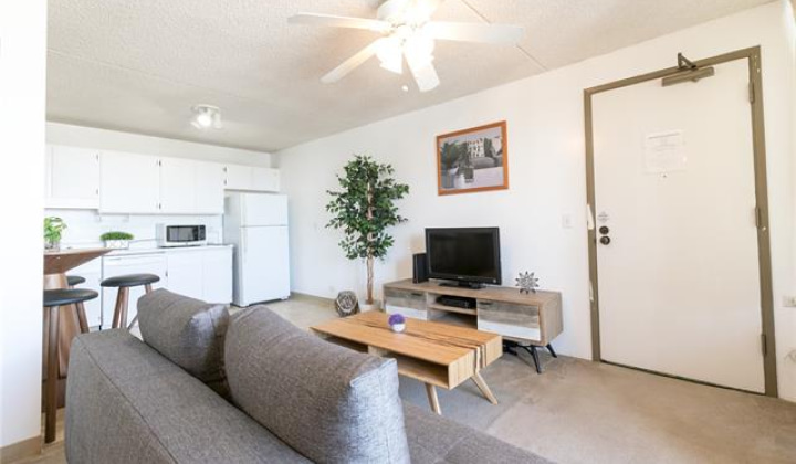 2240 Kuhio Avenue,Honolulu,Hawaii,96815,1 Bedroom Bedrooms,1 BathroomBathrooms,Condo/Townhouse,Kuhio,28,18061474