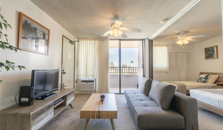 2240 Kuhio Avenue,Honolulu,Hawaii,96815,1 Bedroom Bedrooms,1 BathroomBathrooms,Condo/Townhouse,Kuhio,28,18061474