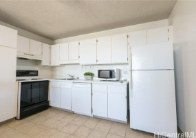 2240 Kuhio Avenue,Honolulu,Hawaii,96815,1 Bedroom Bedrooms,1 BathroomBathrooms,Condo/Townhouse,Kuhio,28,18061474
