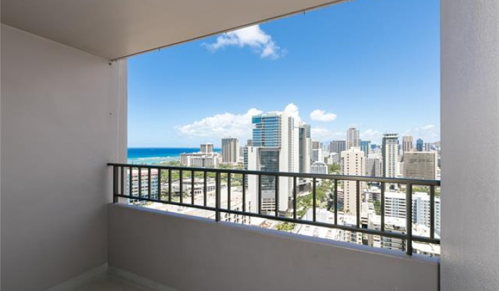 2240 Kuhio Avenue,Honolulu,Hawaii,96815,1 Bedroom Bedrooms,1 BathroomBathrooms,Condo/Townhouse,Kuhio,28,18061474