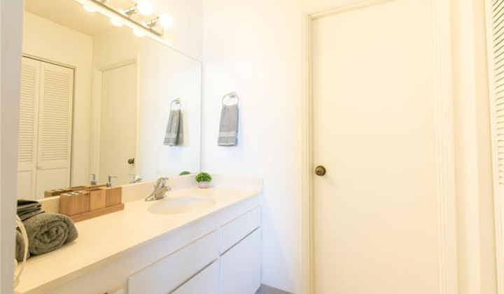 2240 Kuhio Avenue,Honolulu,Hawaii,96815,1 Bedroom Bedrooms,1 BathroomBathrooms,Condo/Townhouse,Kuhio,28,18061474