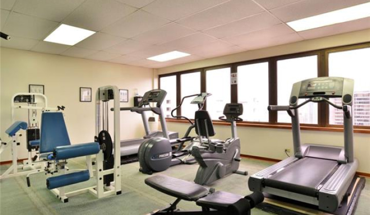 400 Hobron Lane,Honolulu,Hawaii,96815,1 Bedroom Bedrooms,1 BathroomBathrooms,Condo/Townhouse,Hobron,15,18513115
