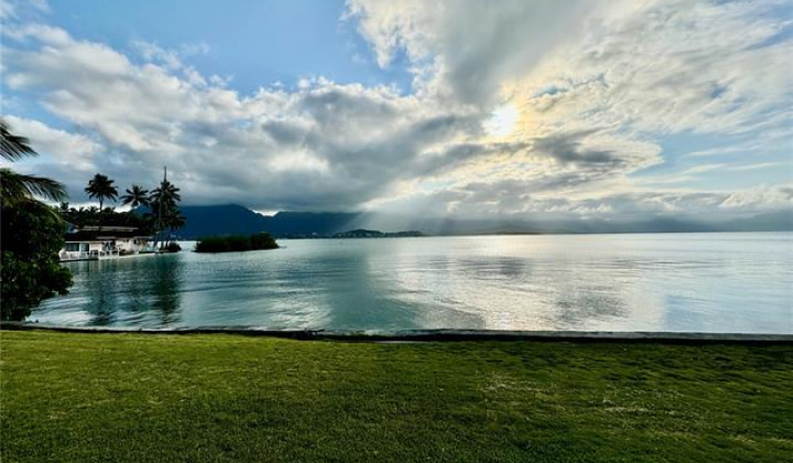 44-327 Kaneohe Bay Drive,Kaneohe,Hawaii,96744,8 ベッドルーム ベッドルーム,5 バスルームバスルーム,一戸建て,Kaneohe Bay,18061772