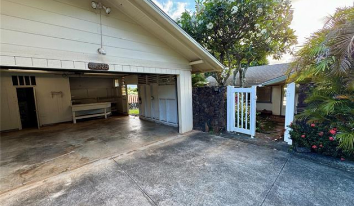 44-327 Kaneohe Bay Drive,Kaneohe,Hawaii,96744,8 ベッドルーム ベッドルーム,5 バスルームバスルーム,一戸建て,Kaneohe Bay,18061772