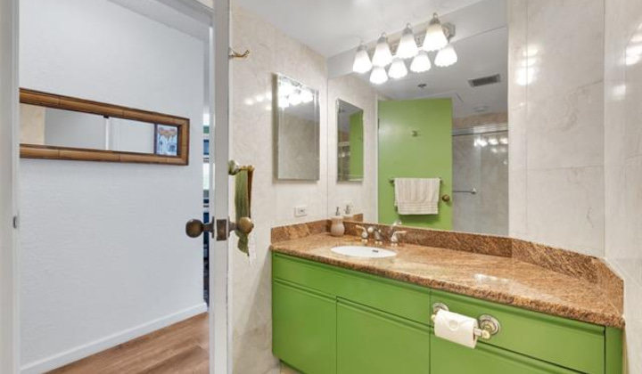 300 Wai Nani Way,Honolulu,Hawaii,96815,2 Bedrooms Bedrooms,2 BathroomsBathrooms,Condo/Townhouse,Wai Nani,20,18062338
