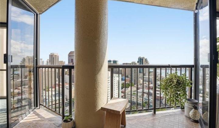 60 Beretania Street,Honolulu,Hawaii,96817,2 Bedrooms Bedrooms,2 BathroomsBathrooms,Condo/Townhouse,Beretania,30,19229867