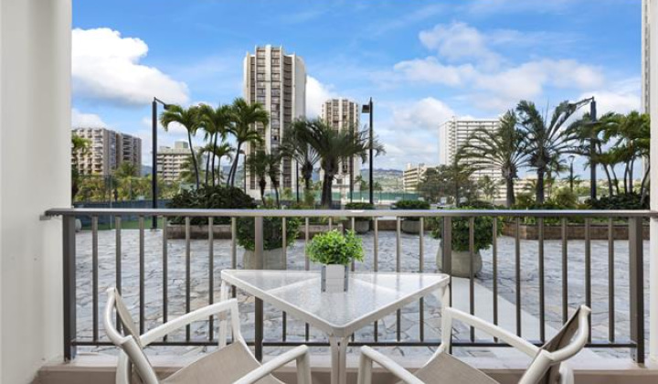 229 PAOAKALANI Avenue,Honolulu,Hawaii,96815,1 Bedroom Bedrooms,1 BathroomBathrooms,Condo/Townhouse,PAOAKALANI,6,19230233