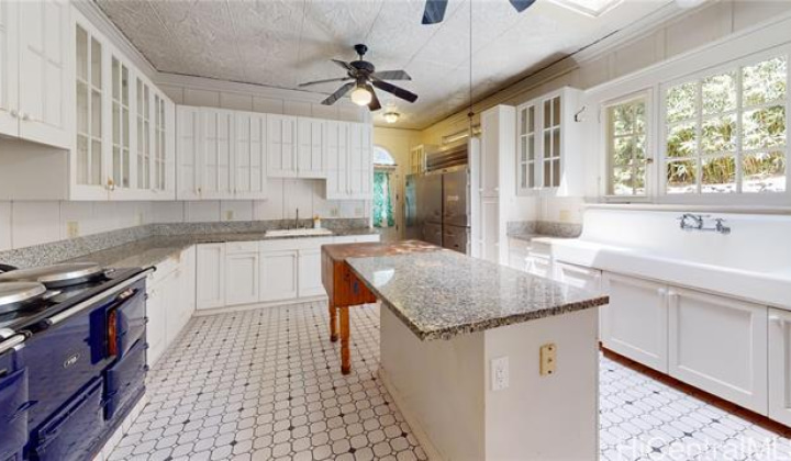 2185 Round Top Drive,Honolulu,Hawaii,96822,5 Bedrooms Bedrooms,3 BathroomsBathrooms,Single family,Round Top,18071534